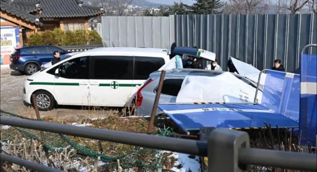 李善均去世现场：用塑料布包裹车子，法医现场取证查死因