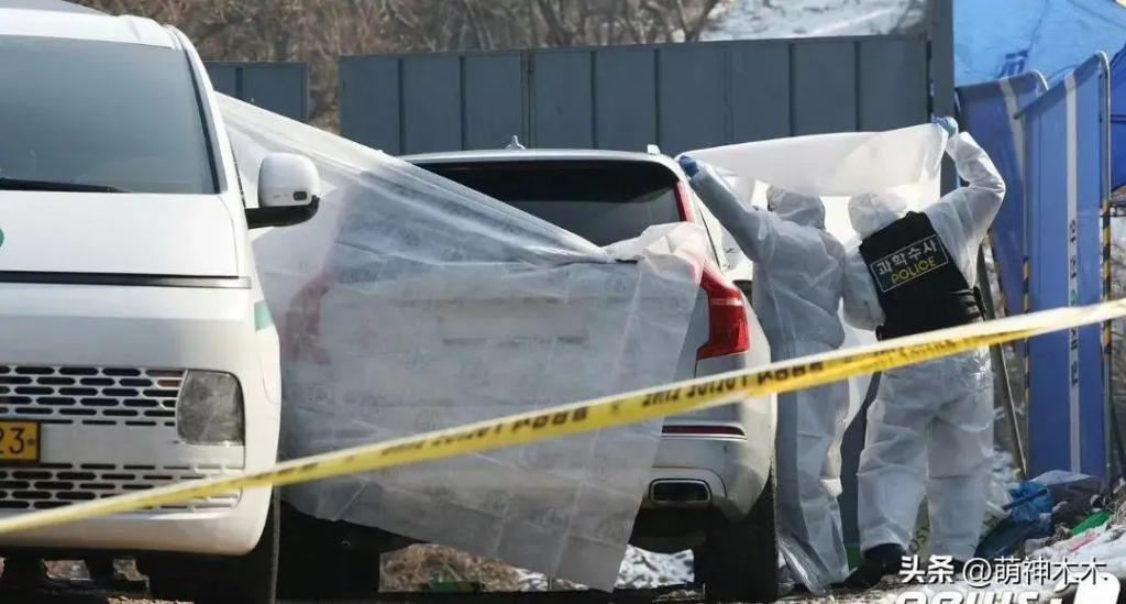 李善均去世现场：用塑料布包裹车子，法医现场取证查死因