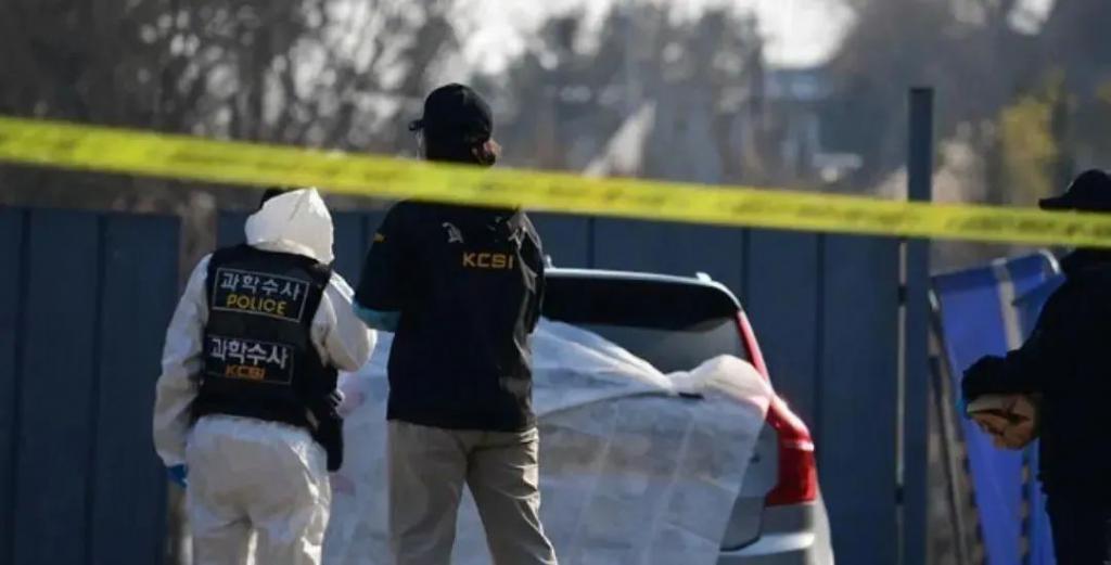 李善均去世现场：用塑料布包裹车子，法医现场取证查死因