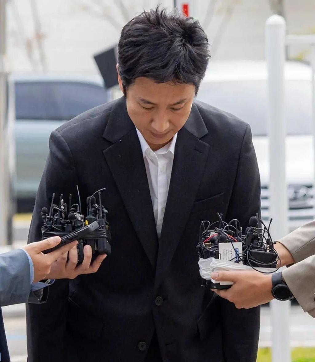 李善均去世现场：用塑料布包裹车子，法医现场取证查死因