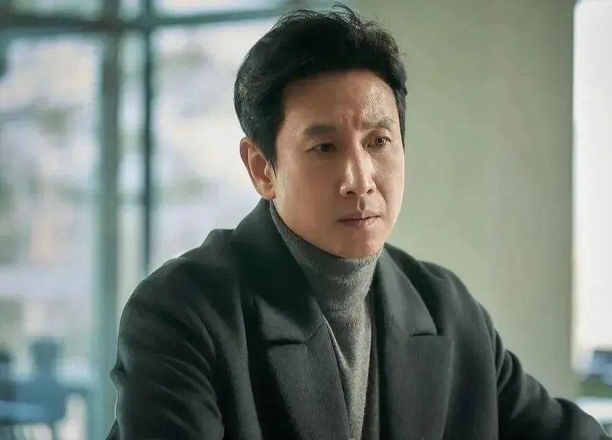 李善均去世现场：用塑料布包裹车子，法医现场取证查死因