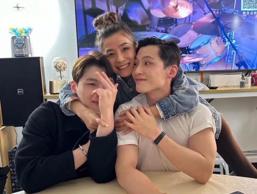 木讷钻石王老五娶内向星二代，婚恋市场上的“时间点”