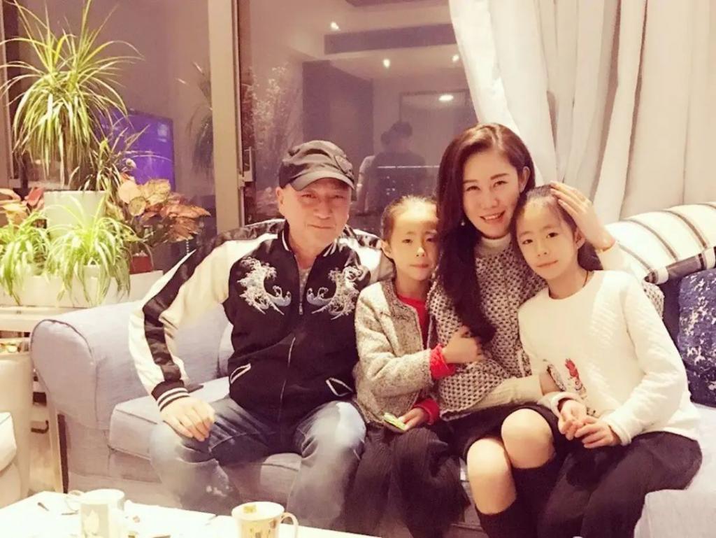 木讷钻石王老五娶内向星二代，婚恋市场上的“时间点”