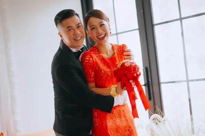 木讷钻石王老五娶内向星二代，婚恋市场上的“时间点”