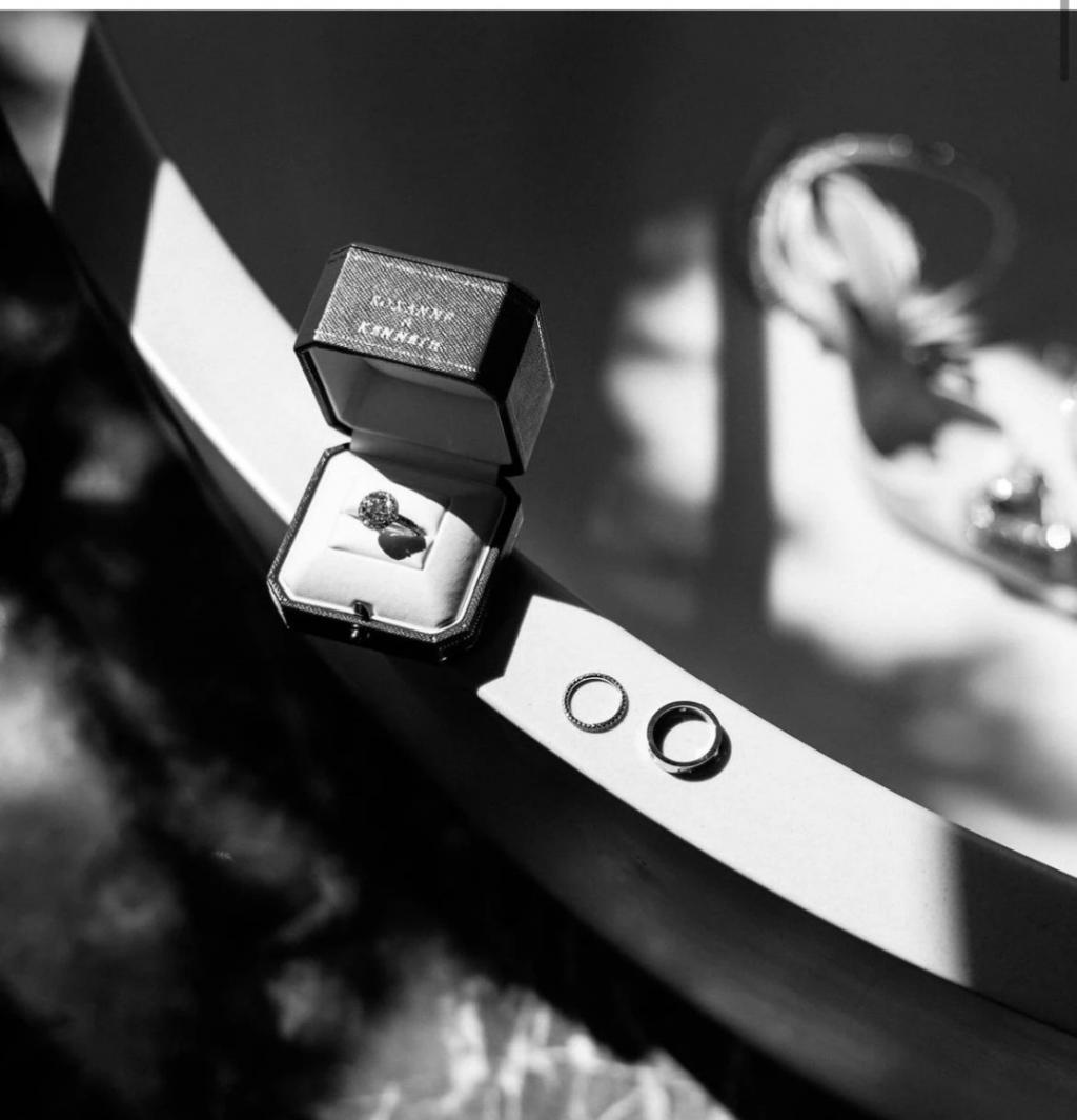 木讷钻石王老五娶内向星二代，婚恋市场上的“时间点”