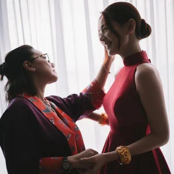 木讷钻石王老五娶内向星二代，婚恋市场上的“时间点”