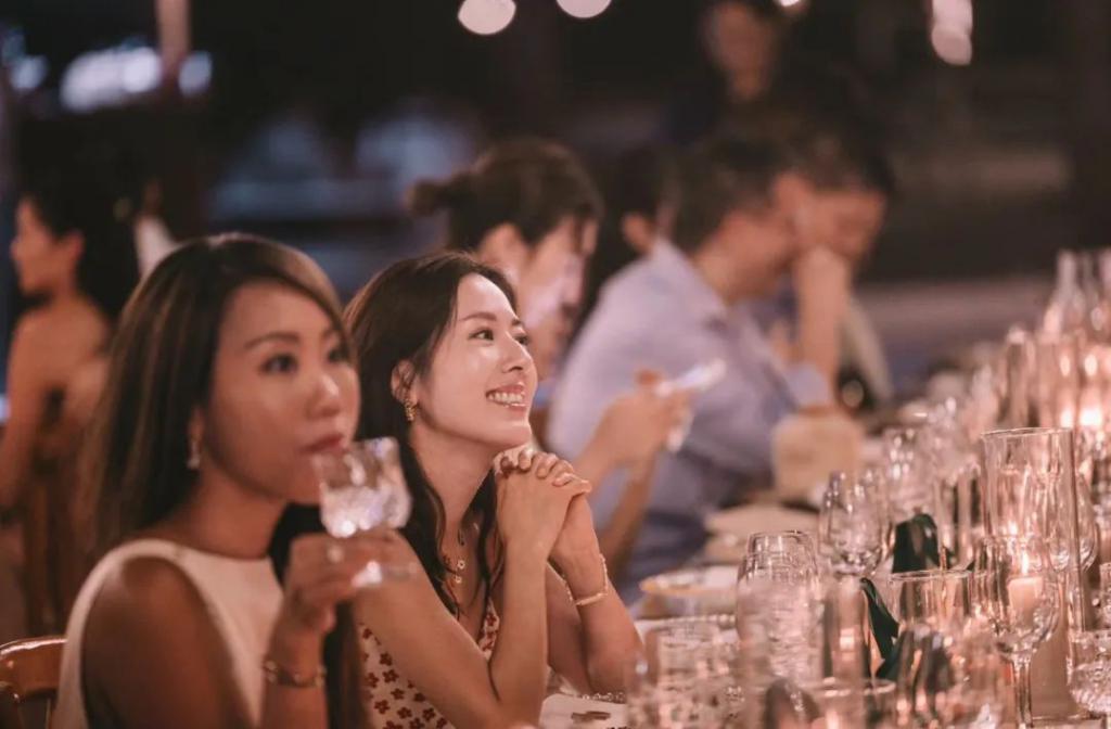 木讷钻石王老五娶内向星二代，婚恋市场上的“时间点”