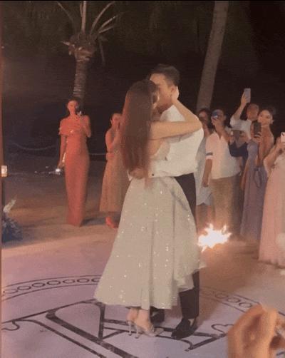 木讷钻石王老五娶内向星二代，婚恋市场上的“时间点”