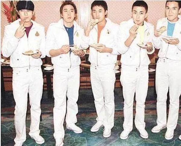 木讷钻石王老五娶内向星二代，婚恋市场上的“时间点”