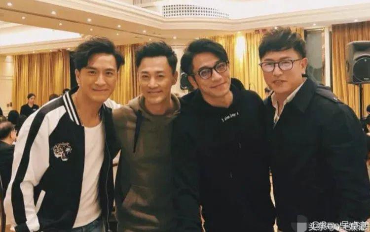 木讷钻石王老五娶内向星二代，婚恋市场上的“时间点”