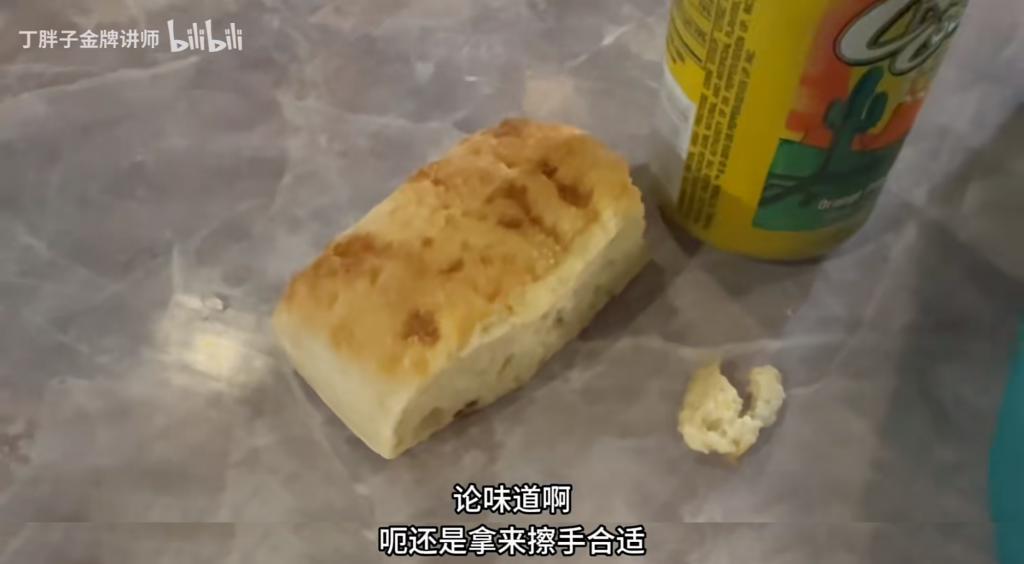 有一百万网友，每天都在看他要饭。