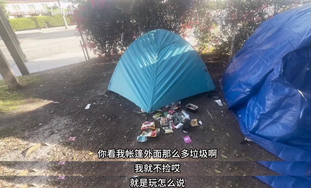 有一百万网友，每天都在看他要饭。