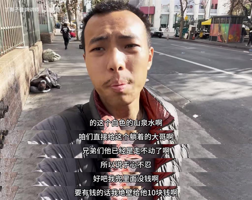 有一百万网友，每天都在看他要饭。