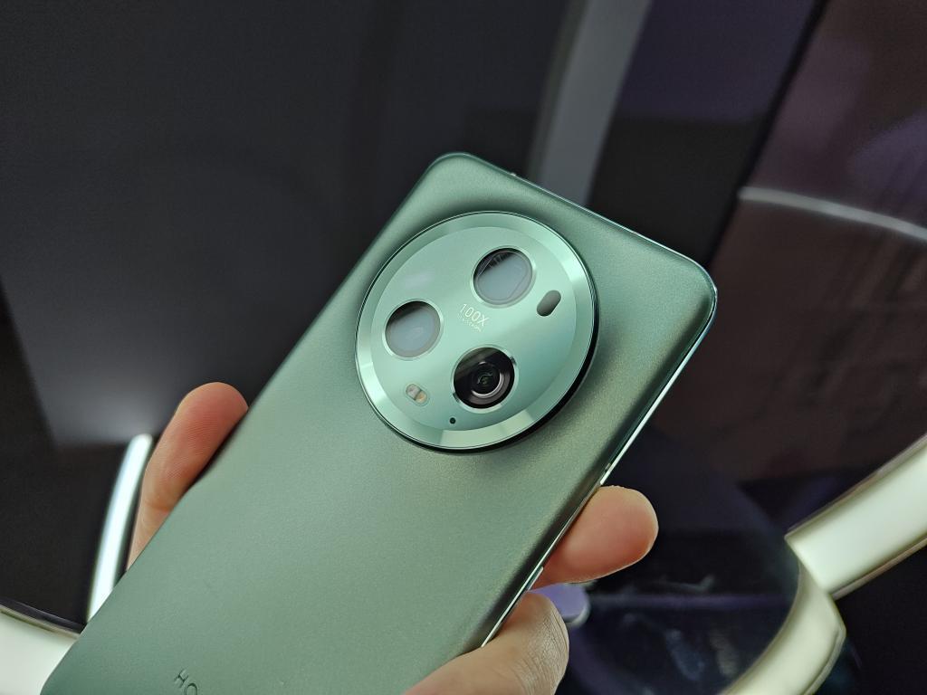 「魔法OS」初亮相，荣耀AI来了？