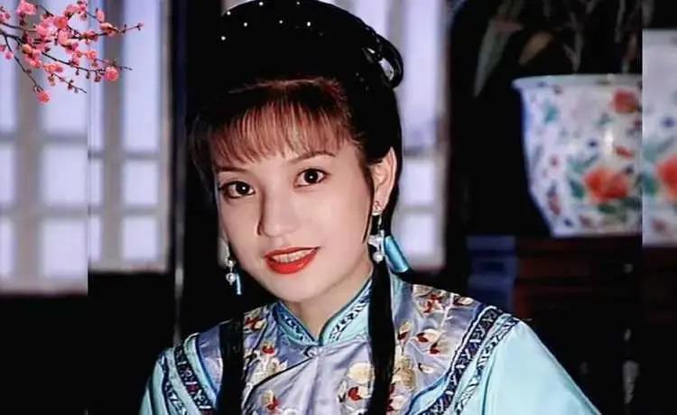 消失两年多后，再看赵薇如今的处境，47岁的她后悔了吗？