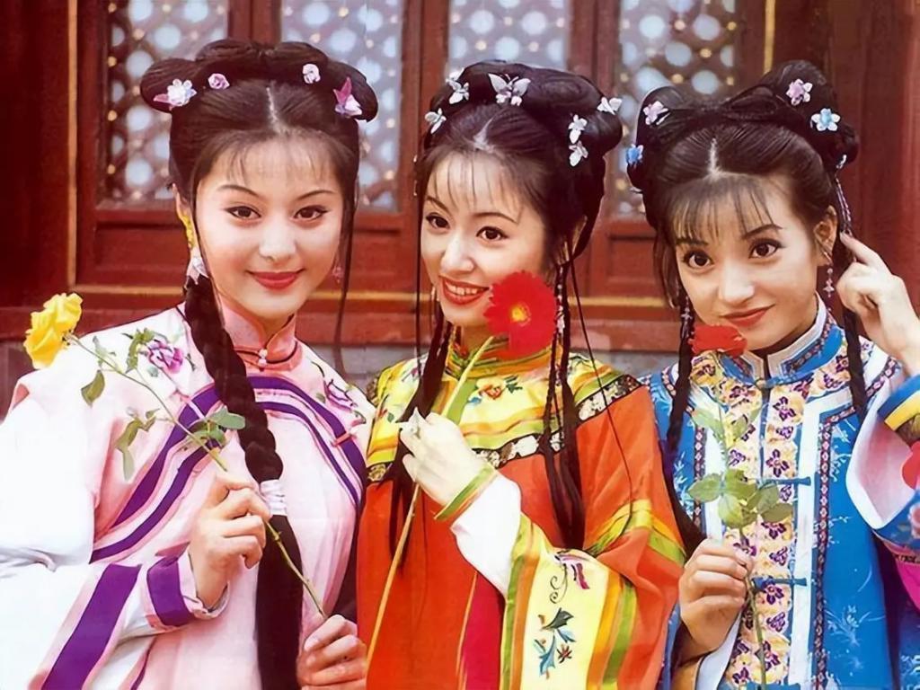 消失两年多后，再看赵薇如今的处境，47岁的她后悔了吗？