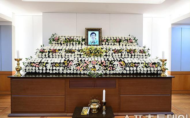 李善均烧炭自杀，家人反对尸检，灵堂现场照曝光