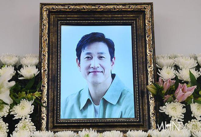 李善均烧炭自杀，家人反对尸检，灵堂现场照曝光