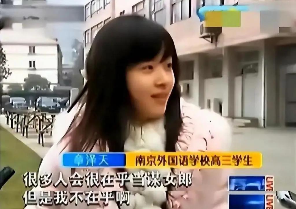 章泽天二胎首曝光，儿女双全移居伦敦，刘强东一人留国内打拼