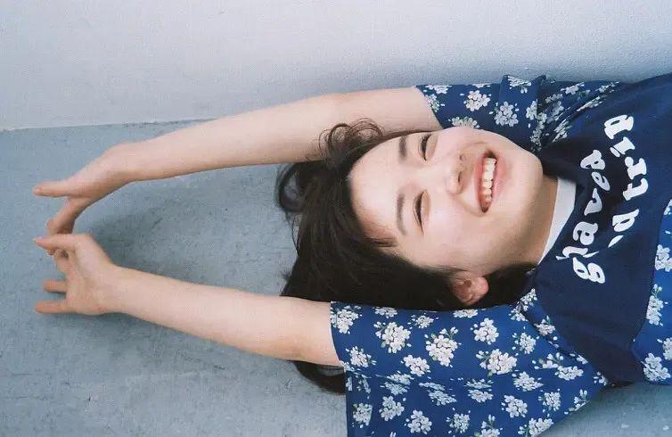 东亚美人，何必苦苦眷恋高鼻梁