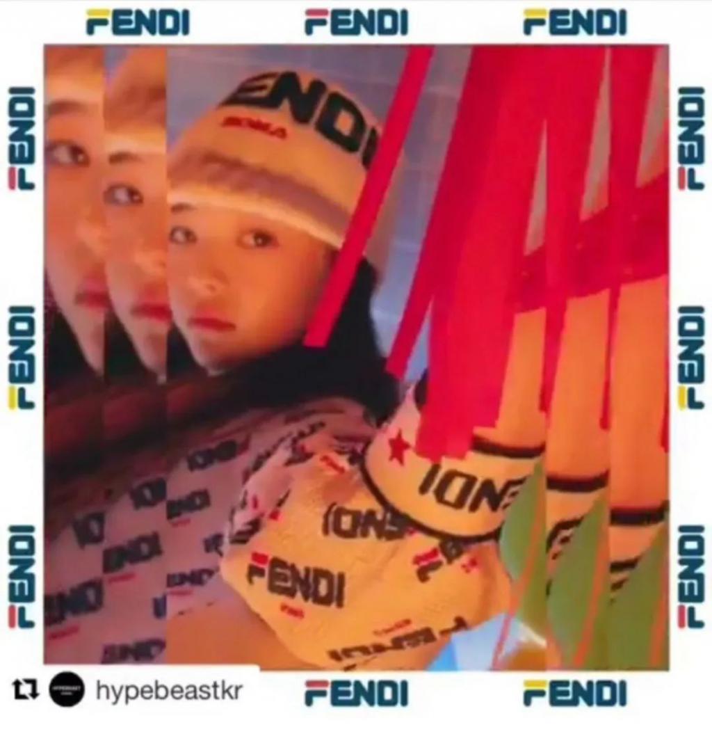 还记得被Jennie搂着的小女孩吗？这叫长残了？