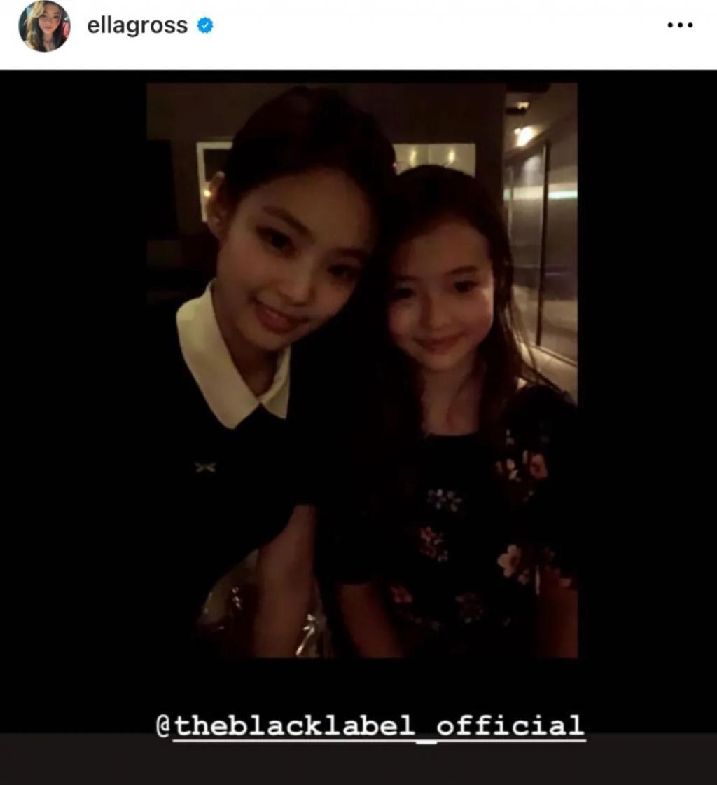 还记得被Jennie搂着的小女孩吗？这叫长残了？