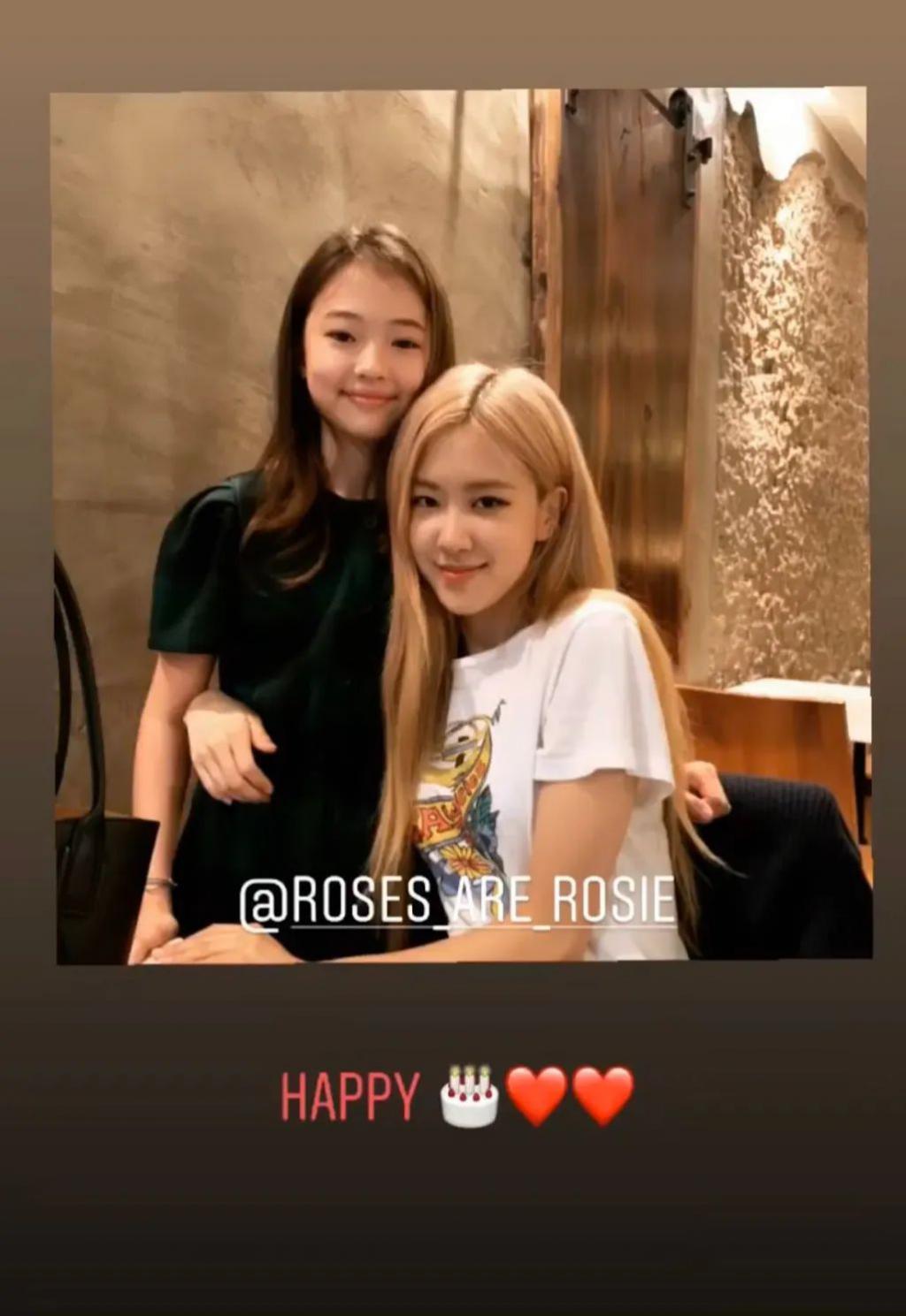 还记得被Jennie搂着的小女孩吗？这叫长残了？