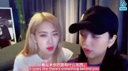 还记得被Jennie搂着的小女孩吗？这叫长残了？