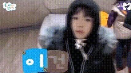 还记得被Jennie搂着的小女孩吗？这叫长残了？