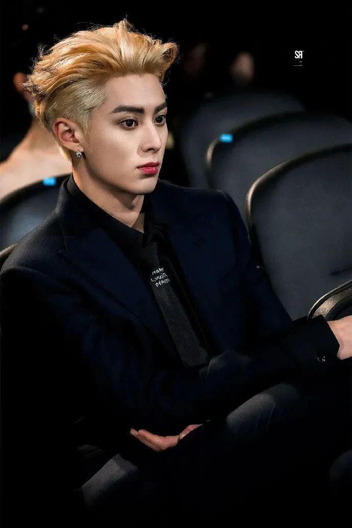 啥情况？双顶流撕破脸，闹上热搜了？