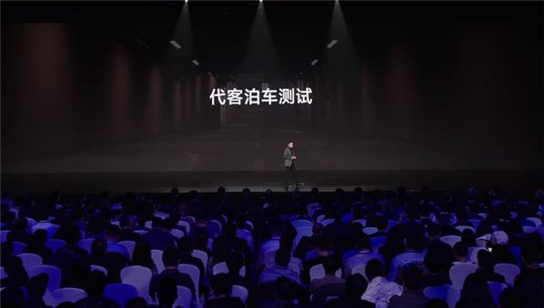 小米自动驾驶一镜到底展示：雪后晚高峰全程0接管