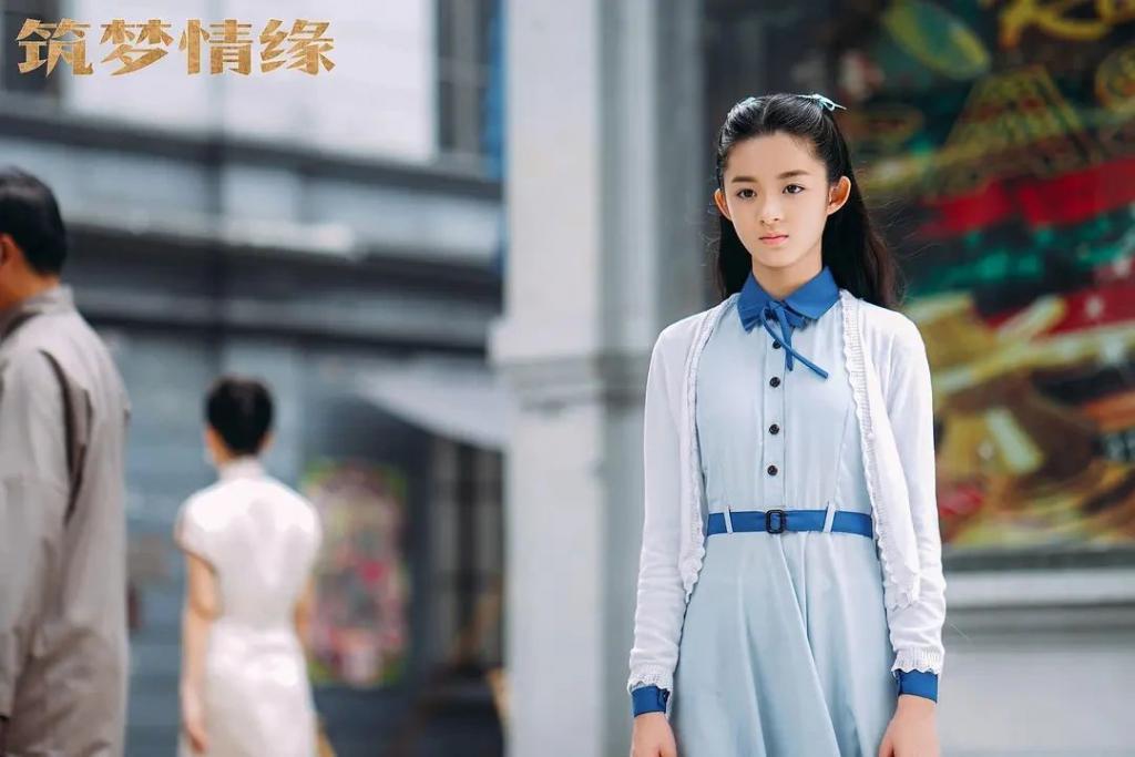 给她做配角，很丢人吗？