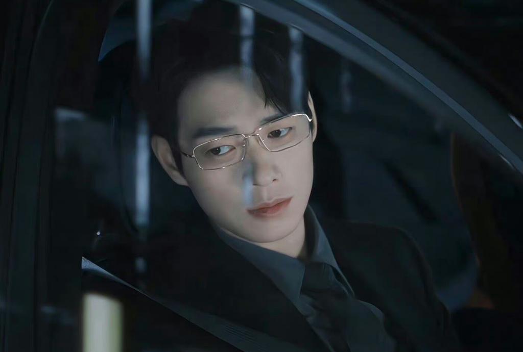 在内娱，他居然丝毫不避讳“谈恋爱”与“看美女”？