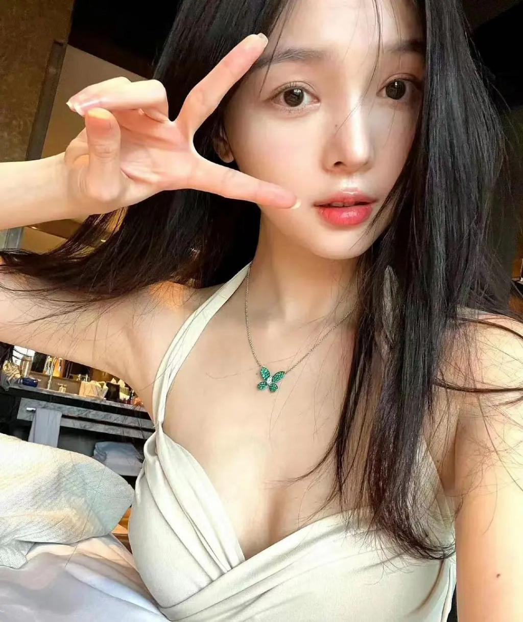 在内娱，他居然丝毫不避讳“谈恋爱”与“看美女”？