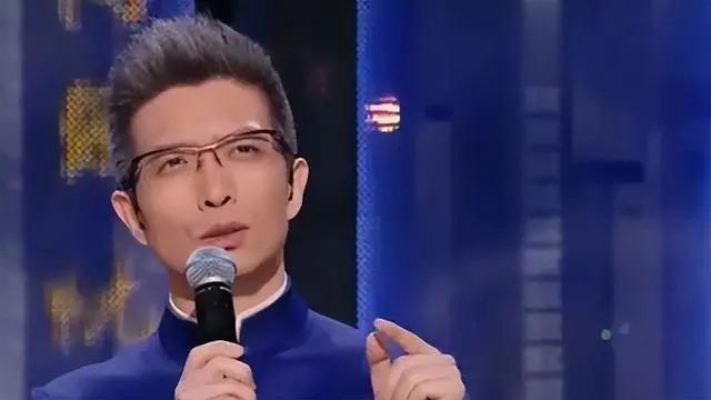 央视“最幽默”的新闻主播，2次高考复读，43岁仍未婚