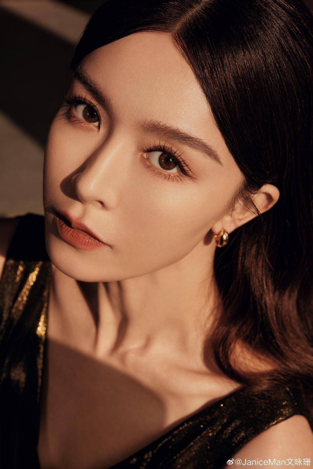 文咏珊穿V领礼服好身材吸睛 不惧镜头怼脸