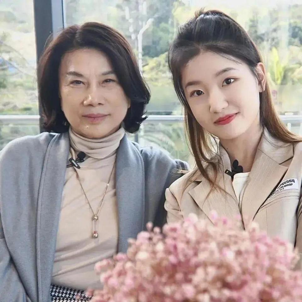 被董明珠怒斥后，孟羽童发声：内心圆满，人间便无憾，所有烦恼都与外界无关