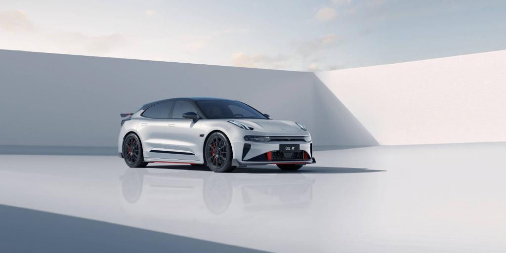 极氪 007 挥出最强一拳，朝着小米 SU7 面门打去