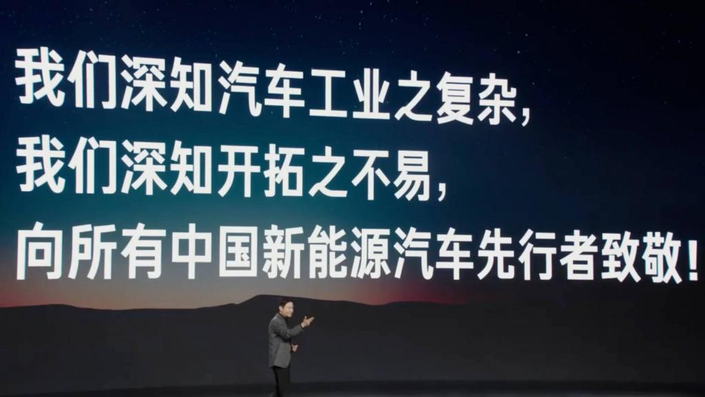 极氪 007 挥出最强一拳，朝着小米 SU7 面门打去