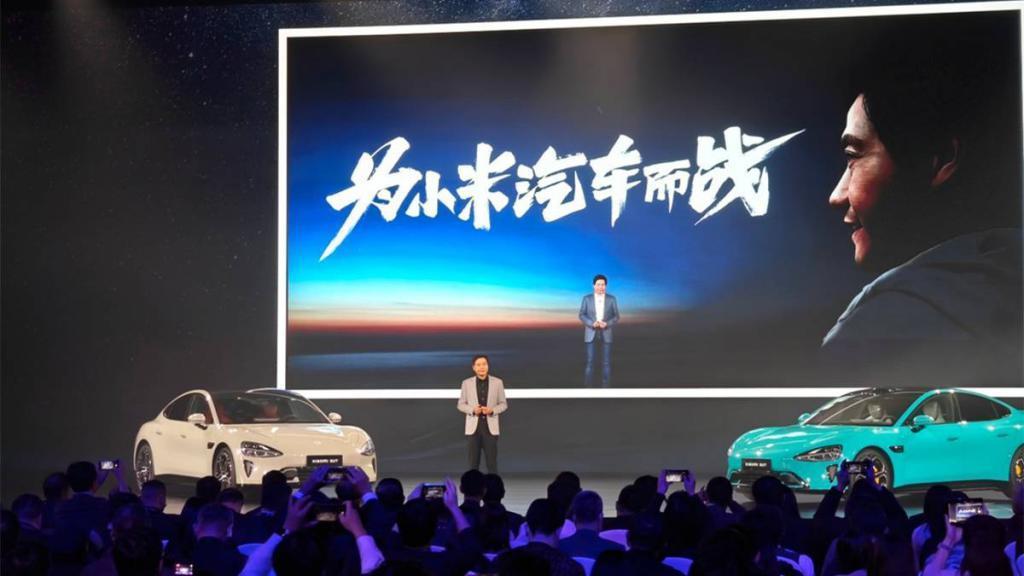 极氪 007 挥出最强一拳，朝着小米 SU7 面门打去