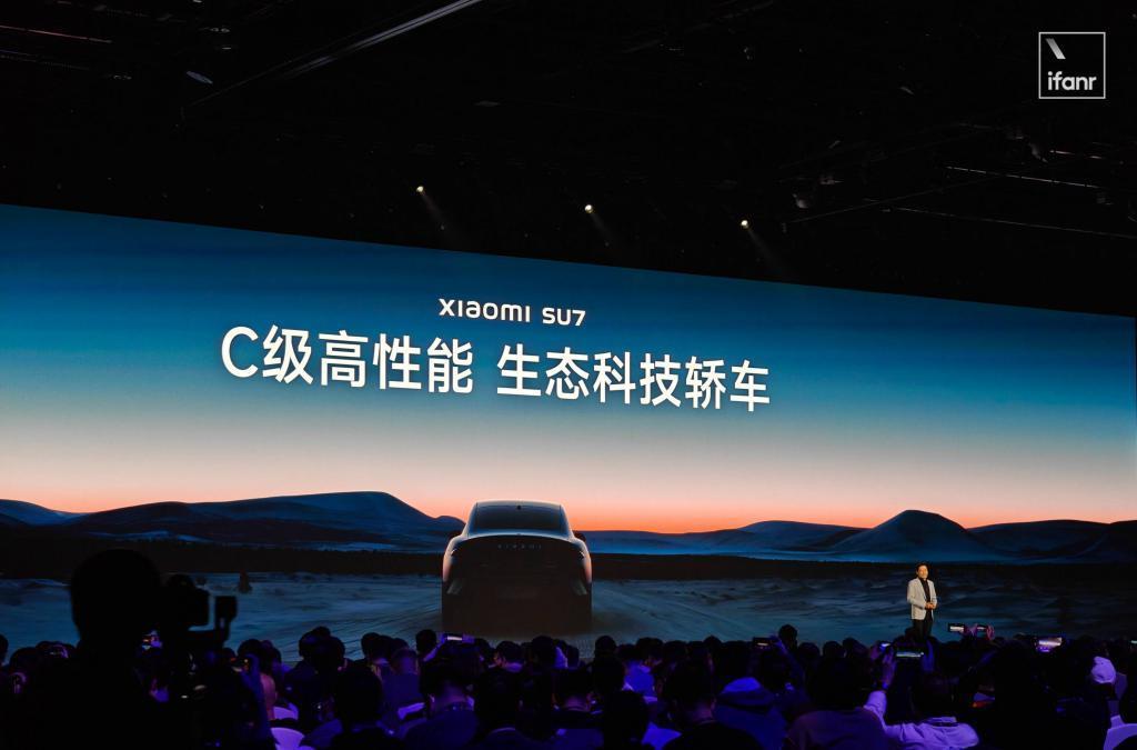 极氪 007 挥出最强一拳，朝着小米 SU7 面门打去