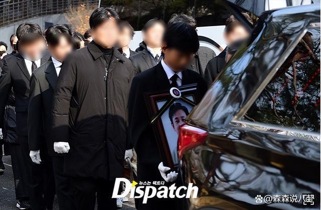 李善均出殡，长子捧遗照妻子哭成泪人，郑雨盛孔孝真含泪送别