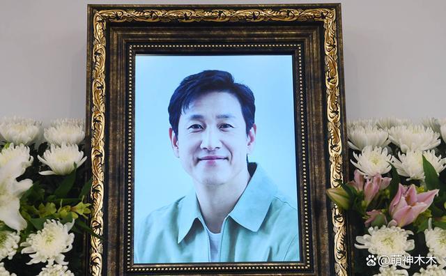 李善均出殡儿子捧遗像，妻子全慧珍哭成泪人，50名亲友送别