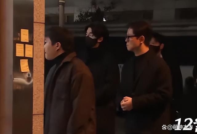 李善均出殡儿子捧遗像，妻子全慧珍哭成泪人，50名亲友送别