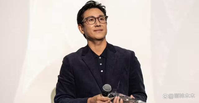 李善均出殡儿子捧遗像，妻子全慧珍哭成泪人，50名亲友送别
