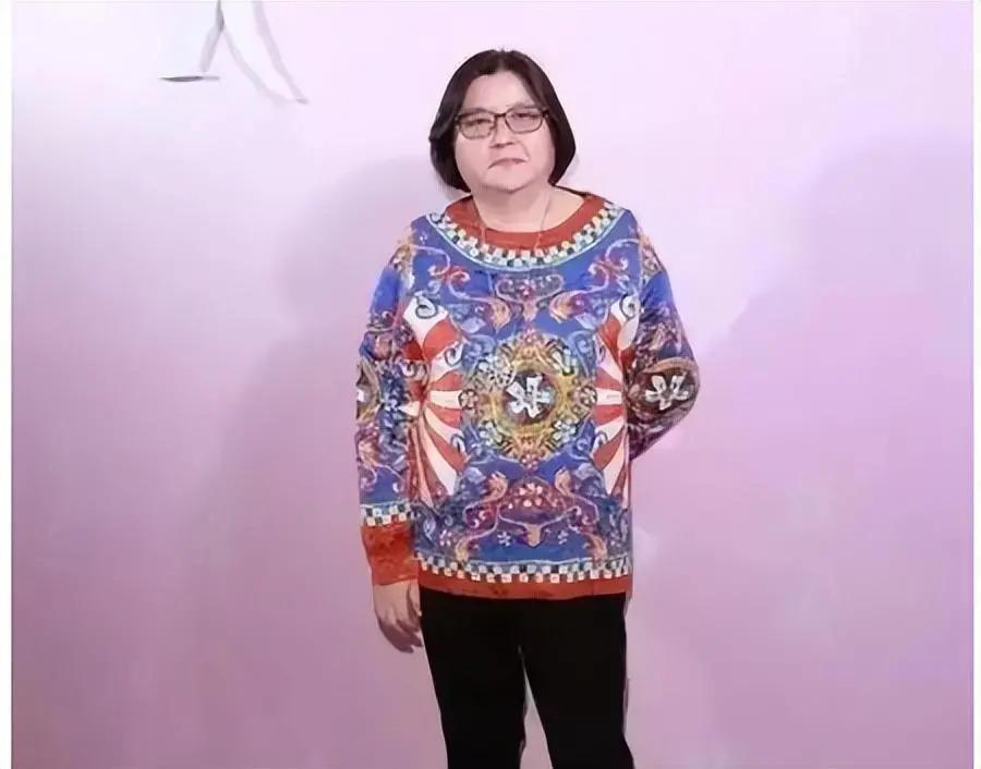 捧红那英王菲，从黑帮手里救下林志玲，年过50至今无人敢惹