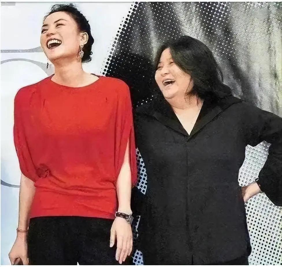 捧红那英王菲，从黑帮手里救下林志玲，年过50至今无人敢惹