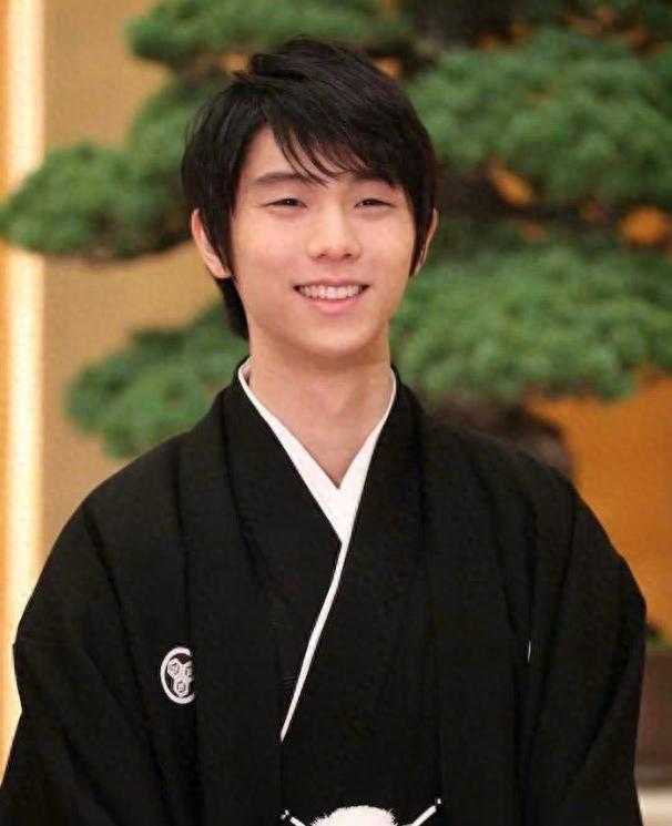 羽生结弦前妻首发声，现身街头模样狼狈，称想回归娱乐圈