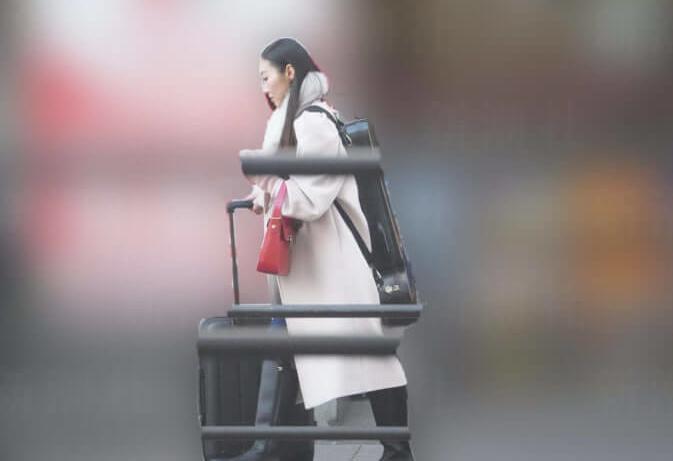 羽生结弦前妻首发声，现身街头模样狼狈，称想回归娱乐圈