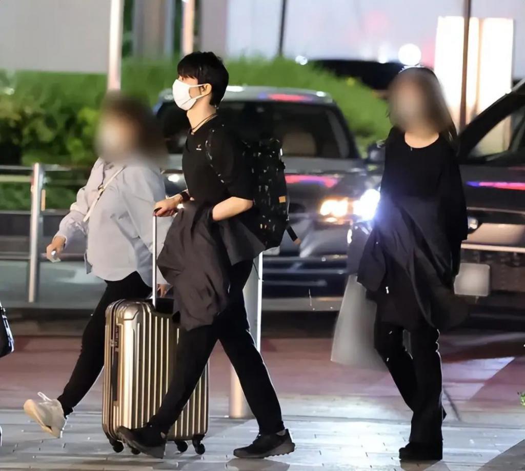 羽生结弦前妻首发声，现身街头模样狼狈，称想回归娱乐圈